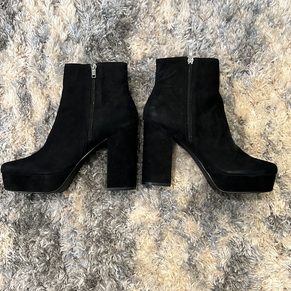 Black Steve Madden booties - Picture 2 of 6